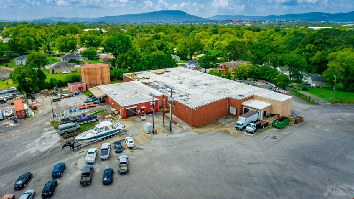 1905 N Chamberlain Industrial ±29,862 SF