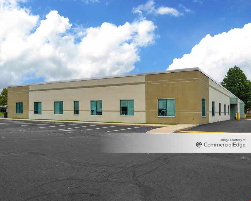 Hauppauge Square - 110 Marcus Blvd
