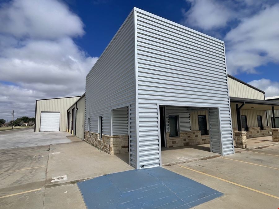 11616 U.S. 87 FOR LEASE 14,000 Sf Office Warehouse LOCATED on Future Port to Plains US HWY 87 Frontage!