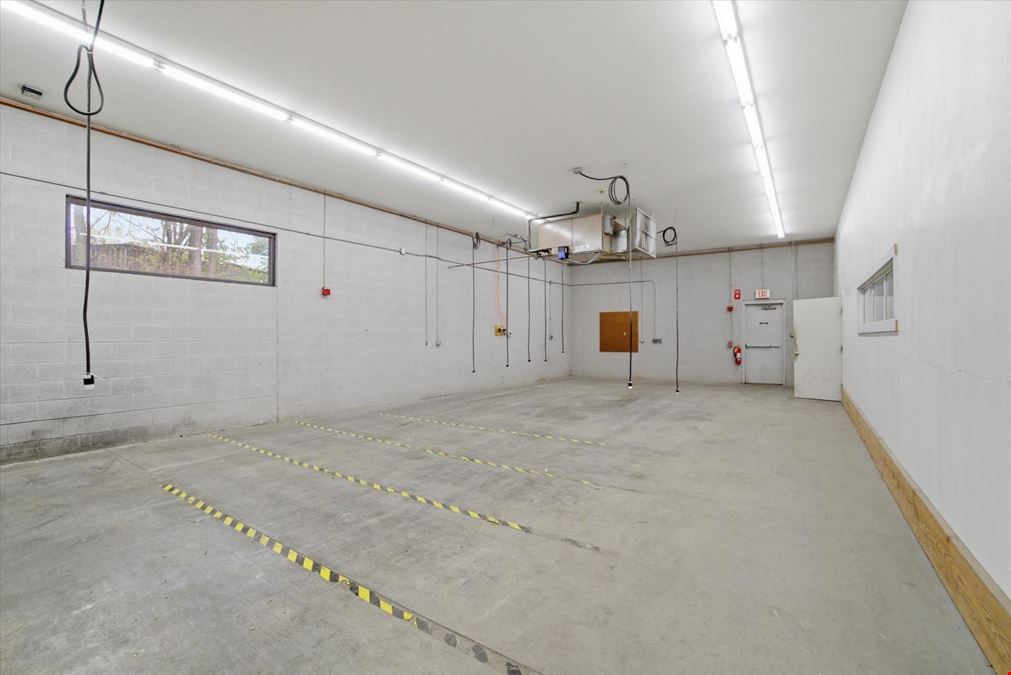 ±24,568 SF Industrial/Flex Building Near MA Border