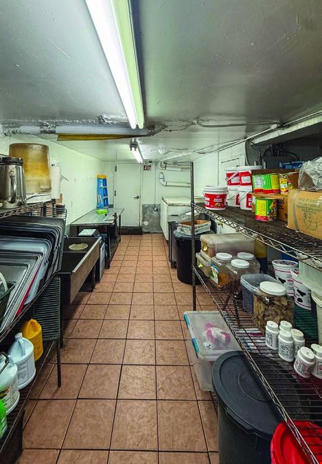1,100 SF | 678 Franklin Avenue | Turnkey Restaurant with Backyard for Lease