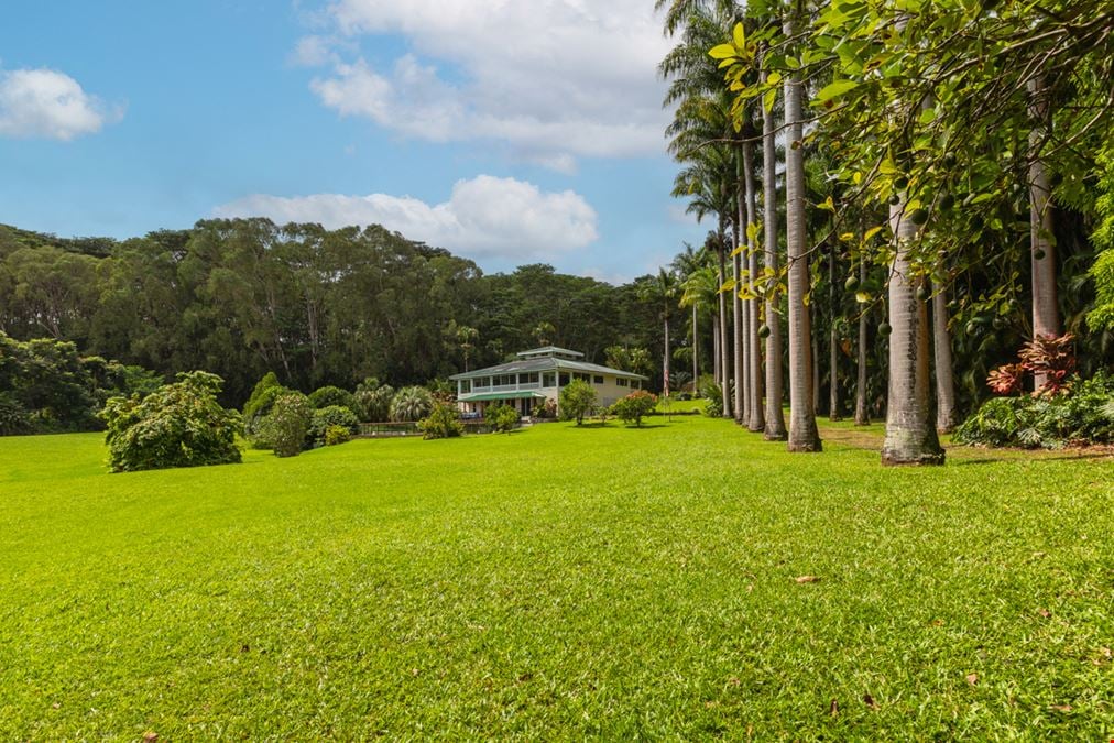 Luxurious Hawaiian Working Farm Retreat