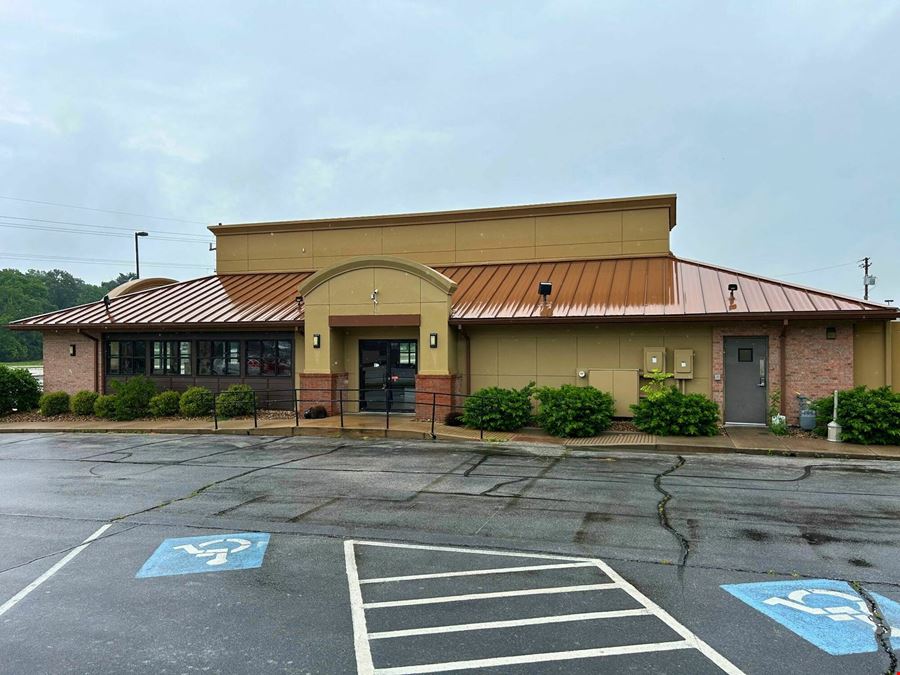 ±3,700 SF RETAIL SPACE FOR SALE OR LEASE IN NEOSHO MO