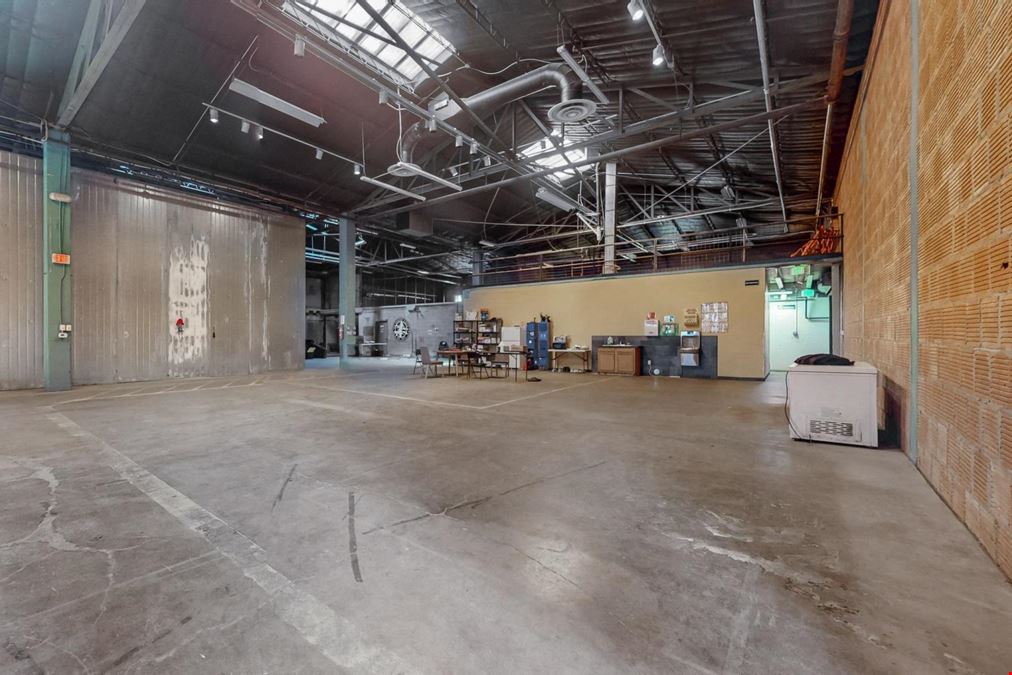 TWO SUITE WAREHOUSE WITH MEGA ELECTRICITY