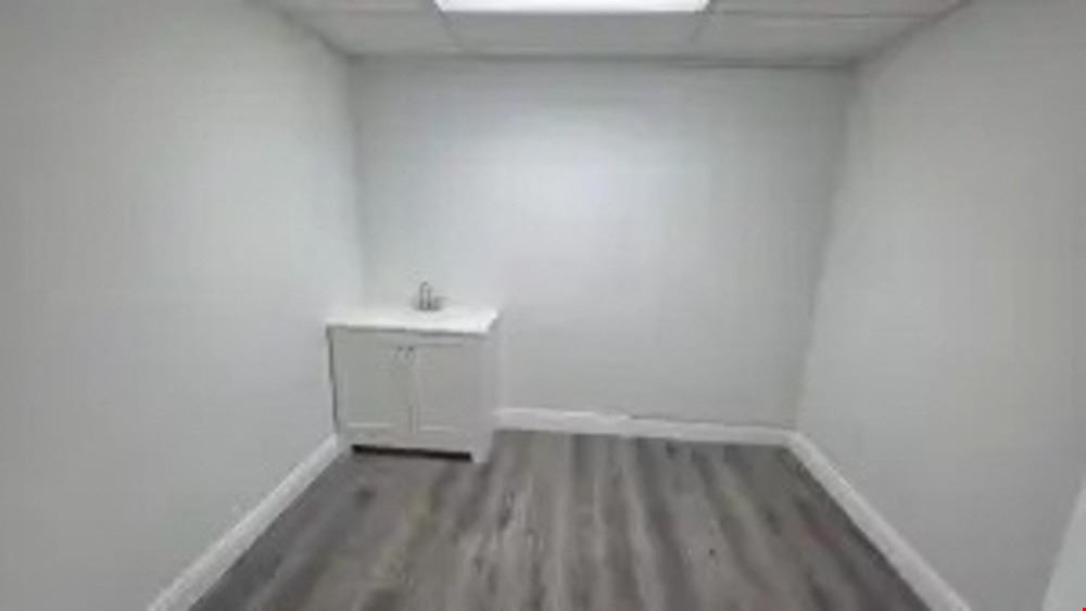 924 SF Suite 223 PROFESSIONAL & MEDICAL OFFICE SPACE FOR LEASE