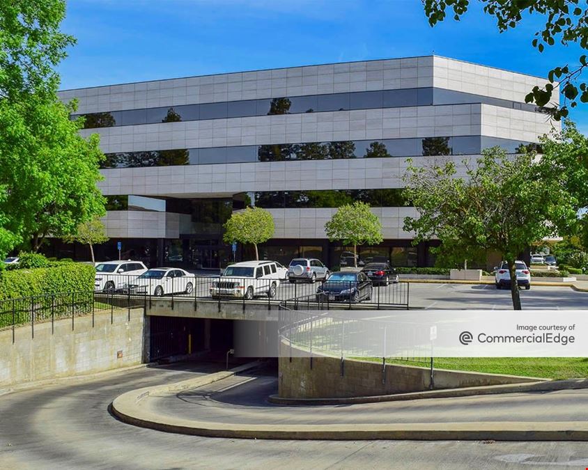 Fig Garden Financial Center - 5200 North Palm Avenue