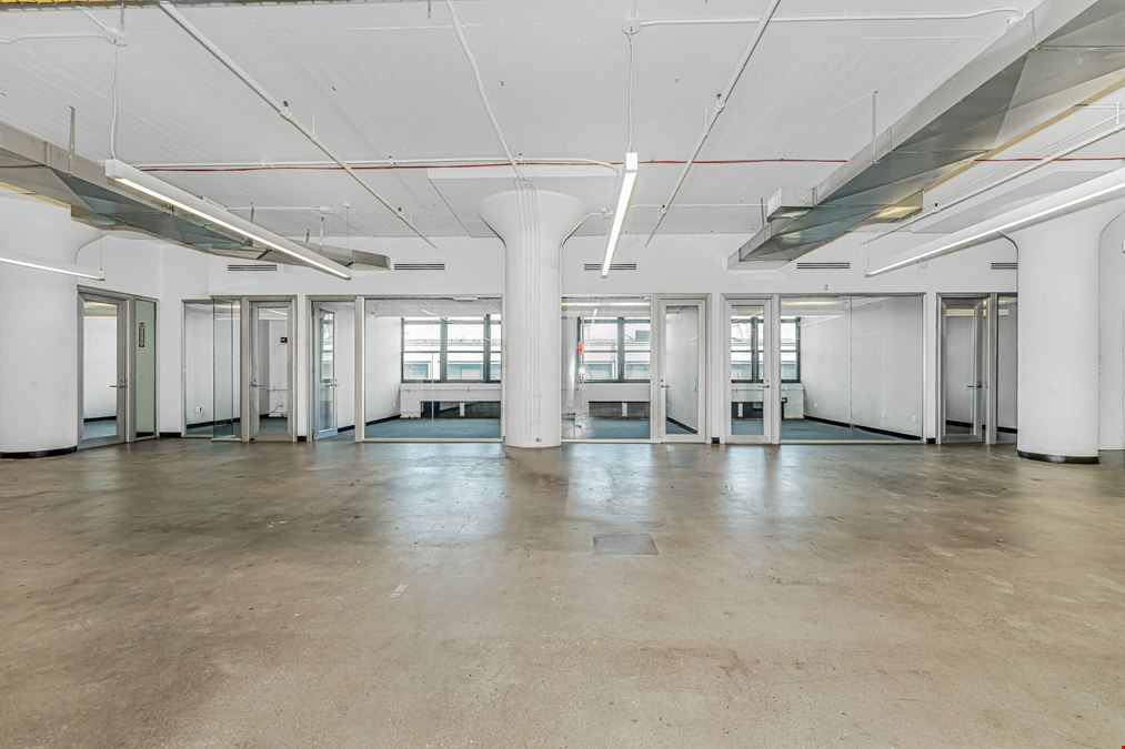 Short-term Warehouse/Distribution Center for Lease in LIC