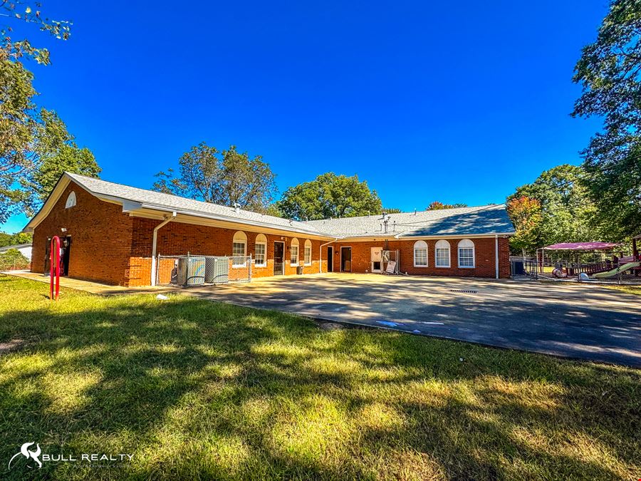 Operating Daycare with FF&E | ±8,270 SF