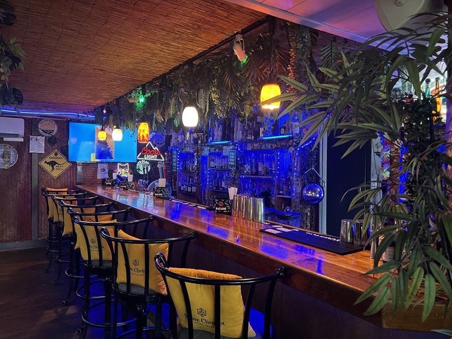 Restaurant Condo - For Sale (Fee Simple)