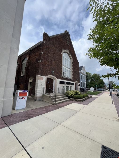 214 W Main St
