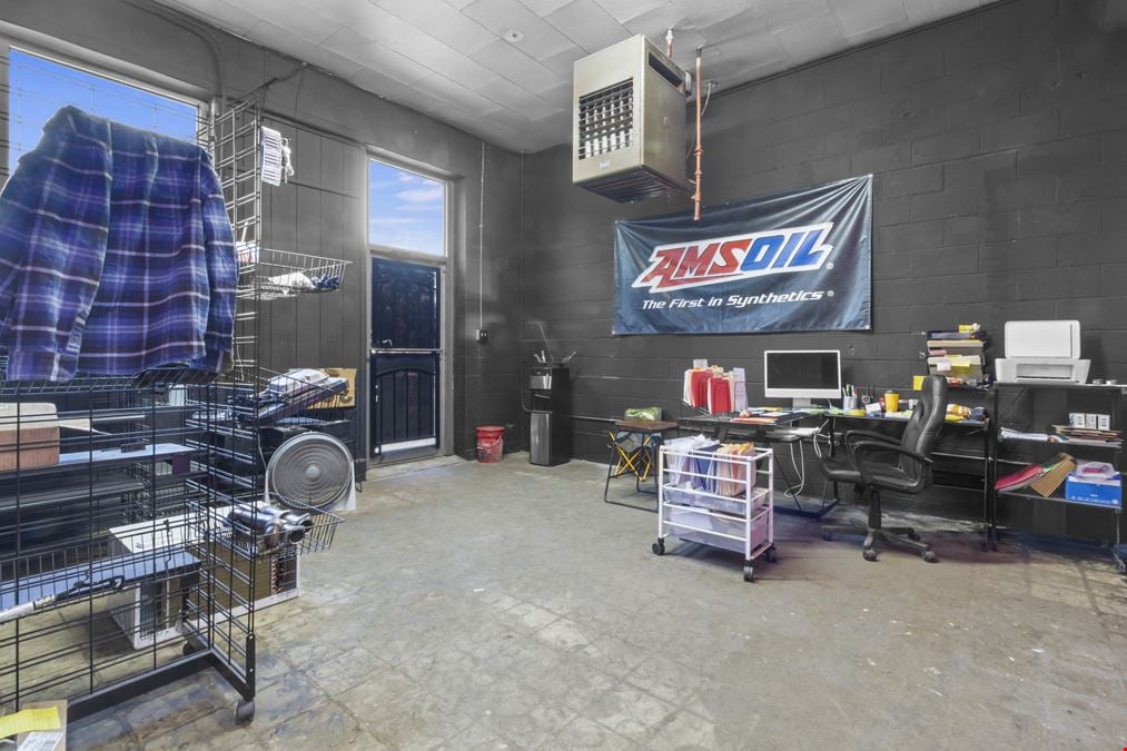 ±10,000 SF Multi-Tenant Industrial | ±5,000 SF Available | For Sale or Lease