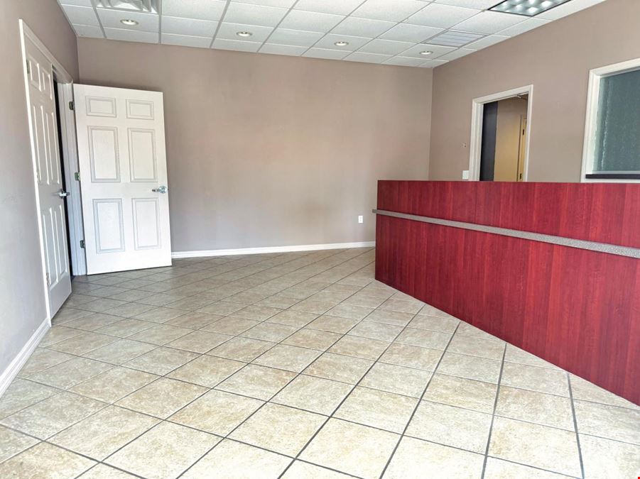 SUPER WELL LOCATED OFFICE SUITE ON UNIVERSITY PKWY.