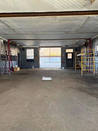 Preview of Industrial space for Rent at 10 Torre Pl