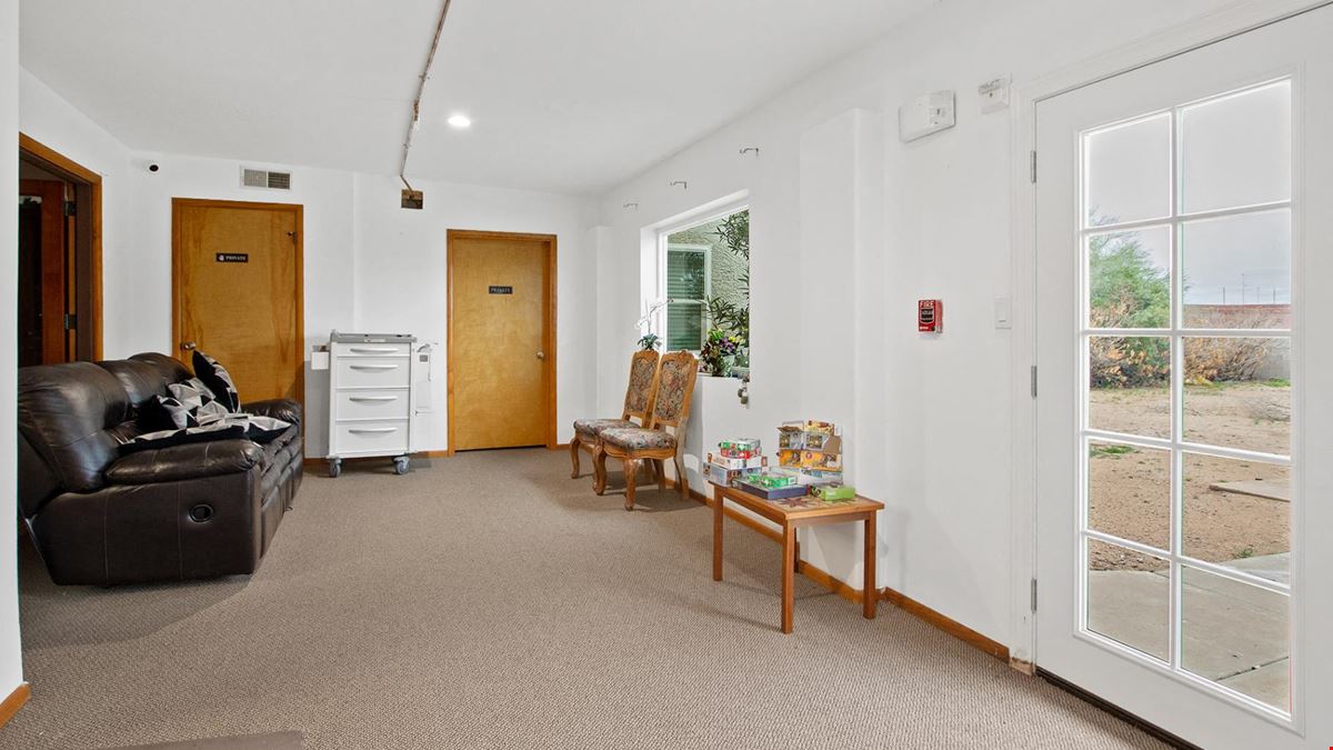 2042 N Sossaman