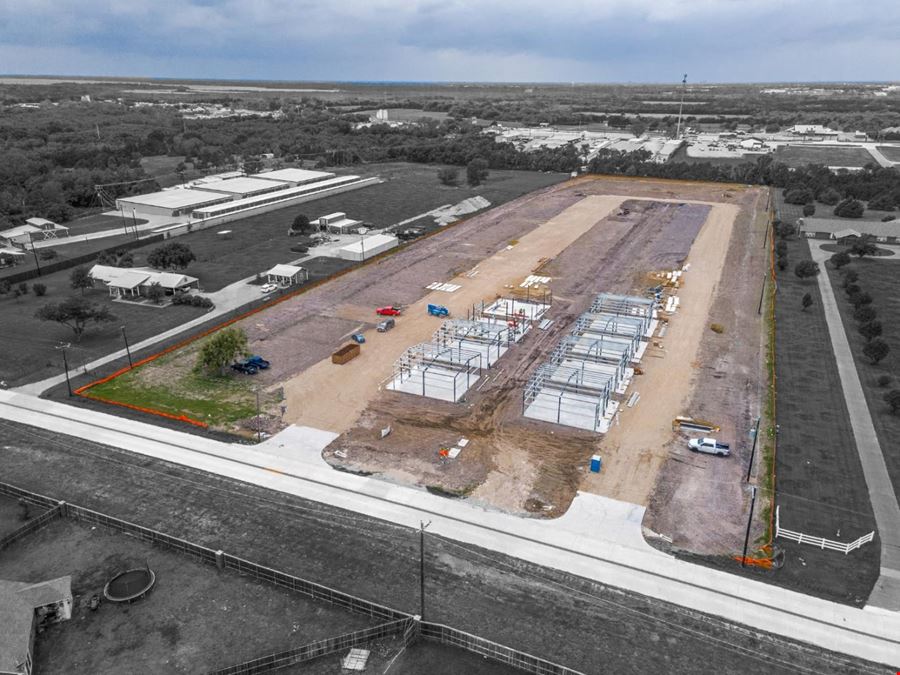 10446 CR 484 - 1600 SF warehouse suites