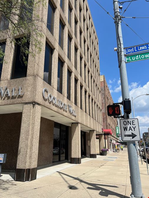33 W 1st St