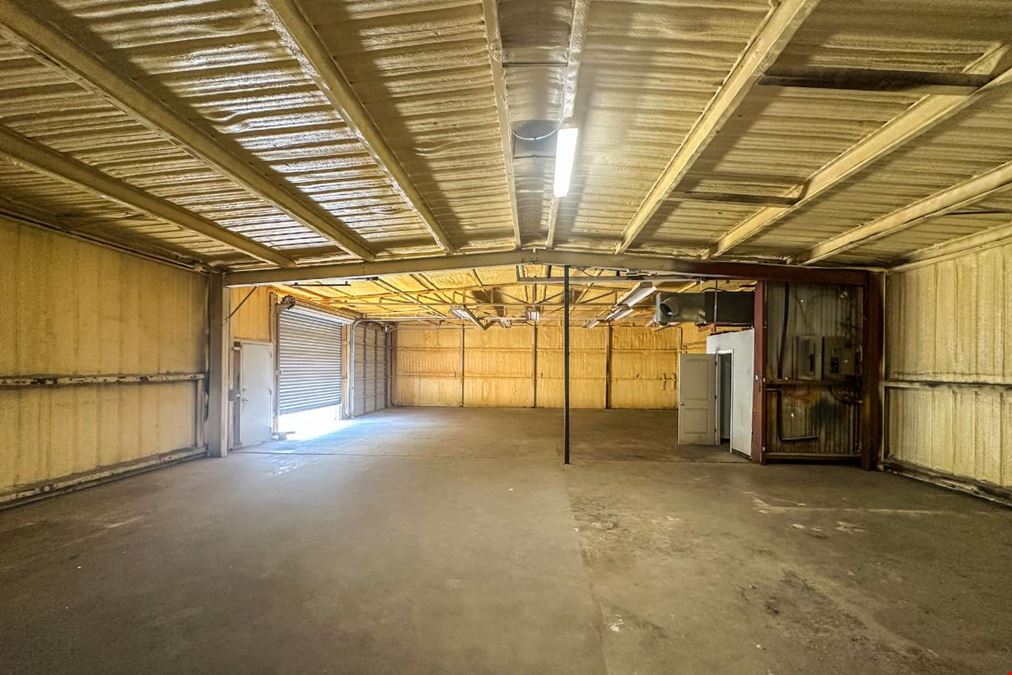 4,000 SF WAREHOUSE OFF I-35 W