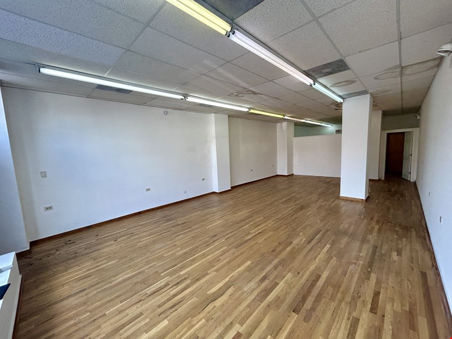 3137 W 63rd - +/- 1,100 SF Commercial Storefront