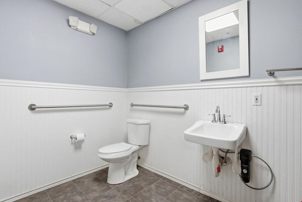 Class B 2,929sf Industrial Flex Condominium for Lease in Newburyport, MA