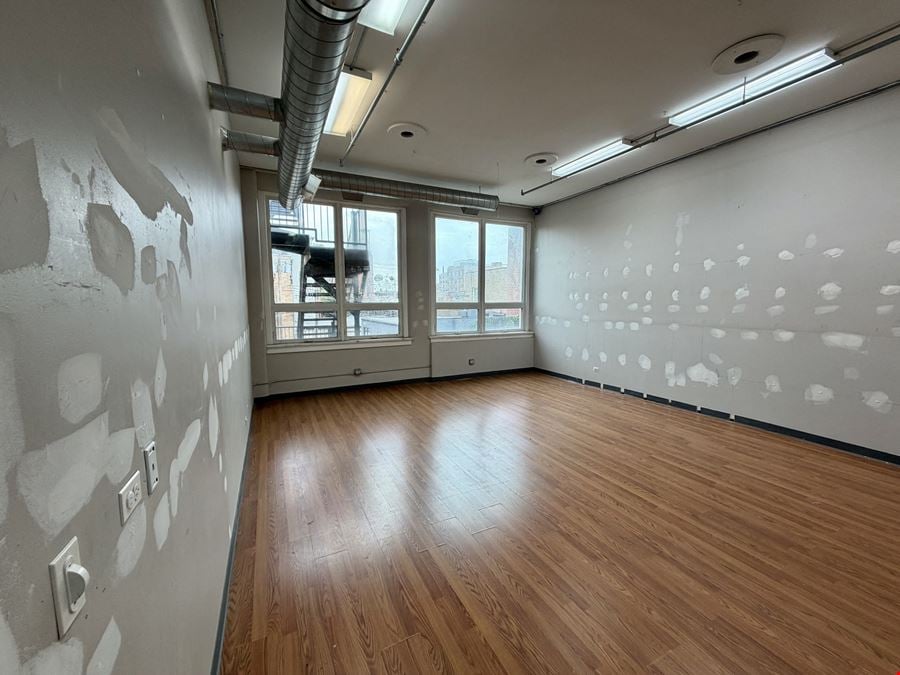 Loft Space Available with On-Site Parking in Fulton Market