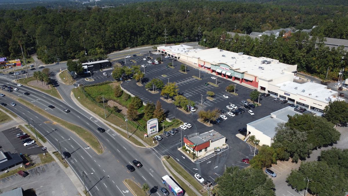 Former Lucky's Market Grocery