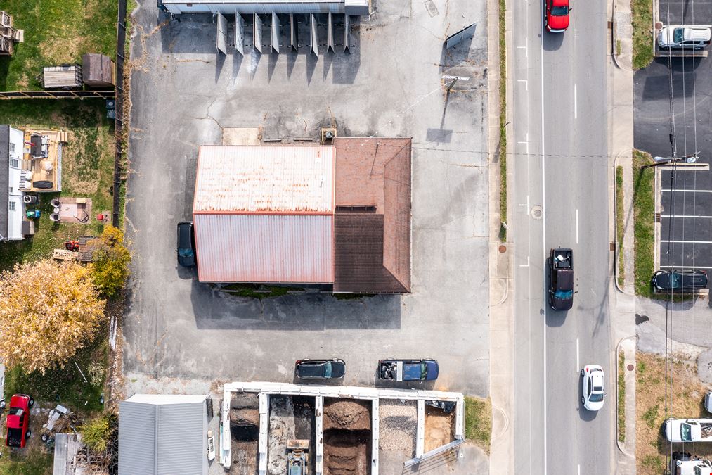2,400 SF Office/ Warehouse Space For Lease