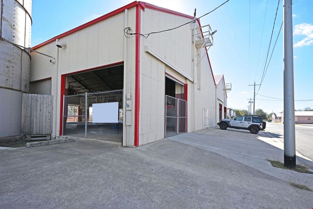 1127 Bowie St.
