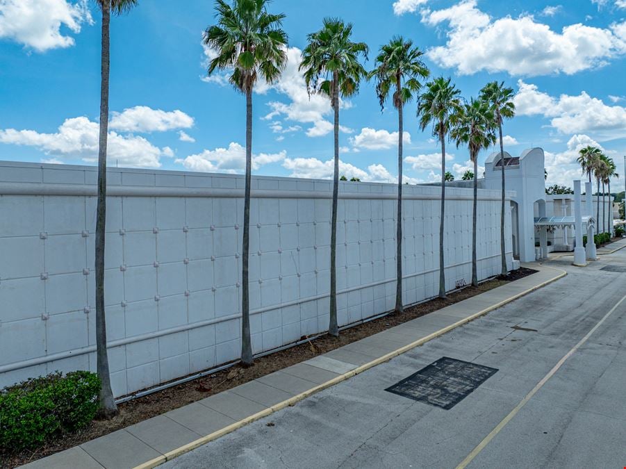Big Box Retail Space at Lakeland Square Mall