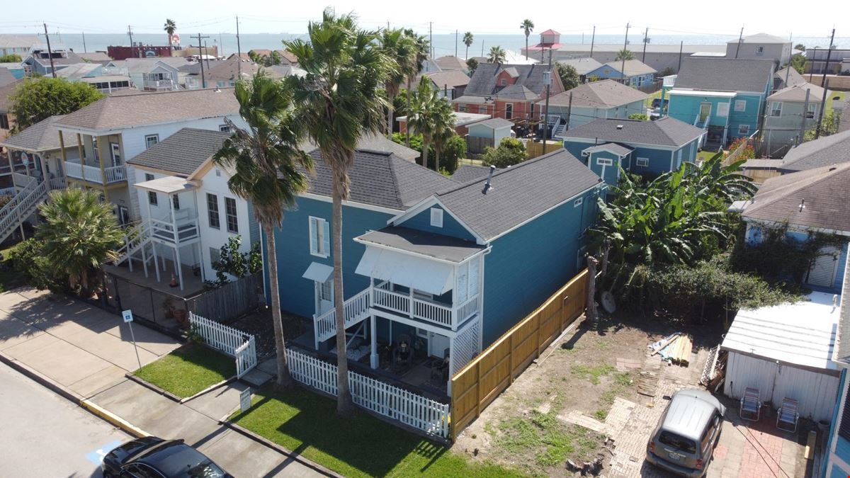 1623 Avenue N 1/2, Galveston 4-Plex Income Property Blocks from the Beach