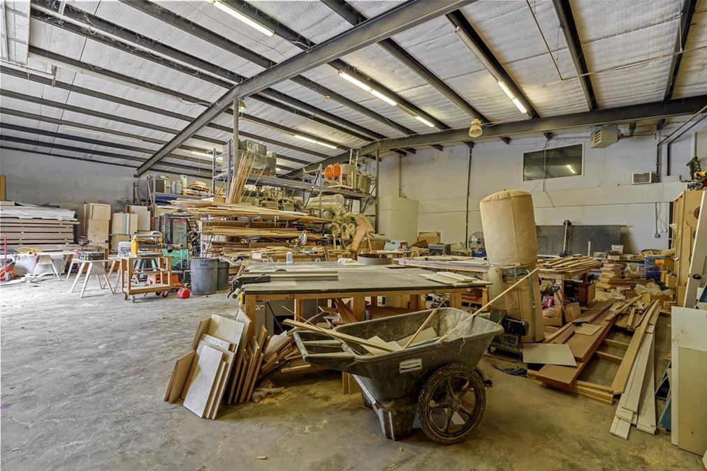 ±3,900 SF Warehouse for Lease in Dallas, TX