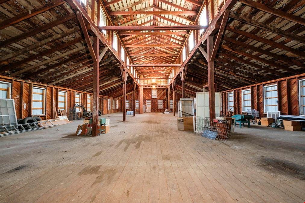 UNIQUE WAREHOUSE WITH VERSATILE USAGE