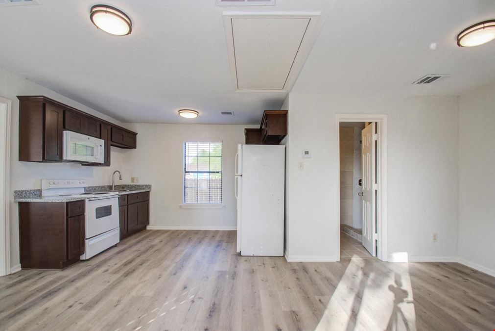 1051 W Little York Rd, Houston, TX 77091
