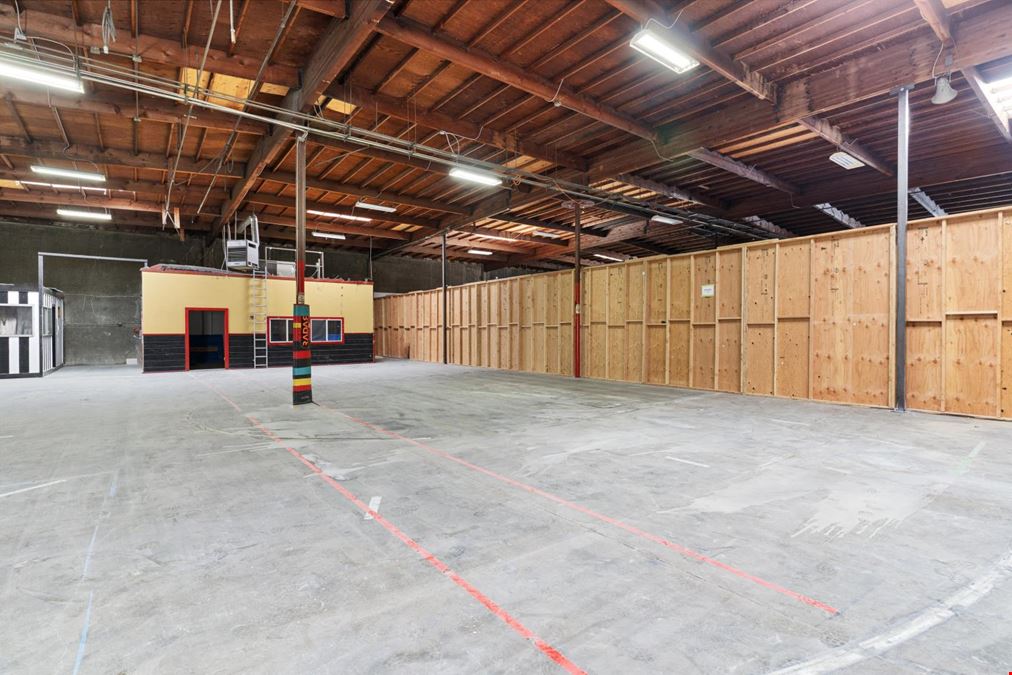 "Unlock Your Storage Solutions in Gardena: Prime Warehouse Space Available Now!"