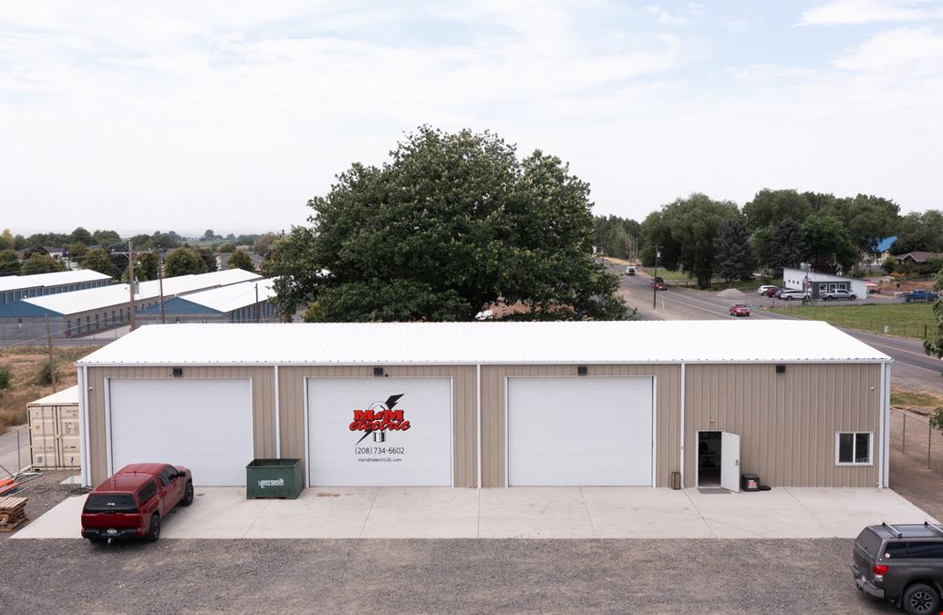 411 Main Ave W