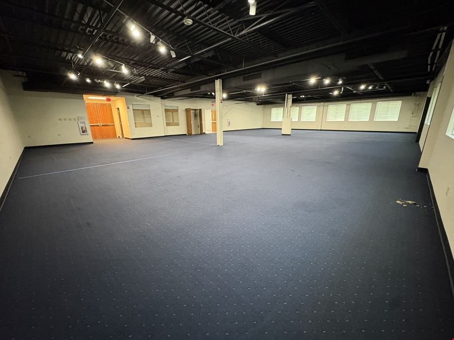 450 East Roosevelt Rd