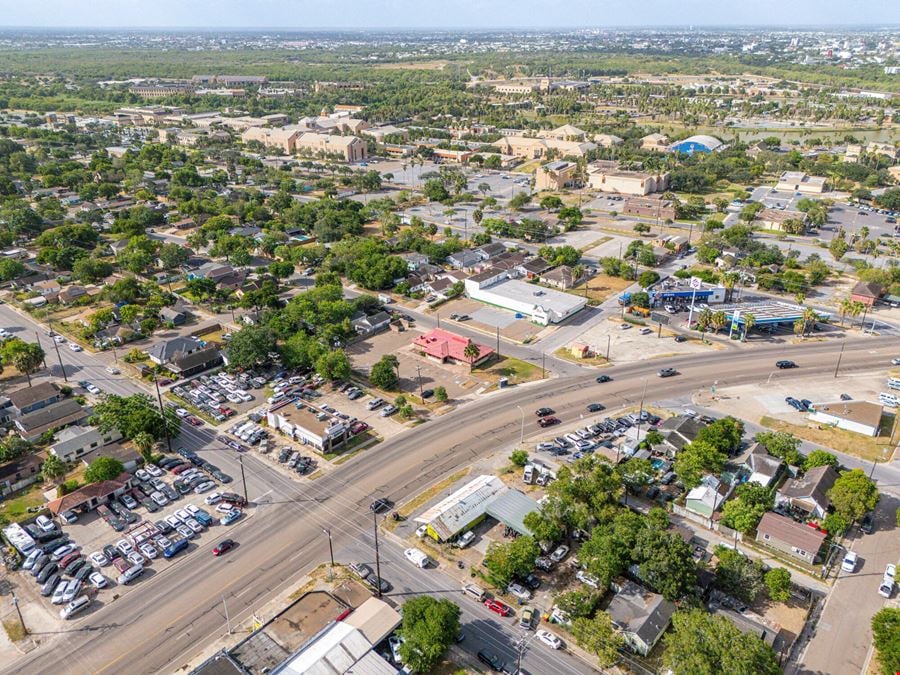 3,116 SF | Former Pizza-Hut | For Sale | 0.49 ± AC | Brownsville, TX