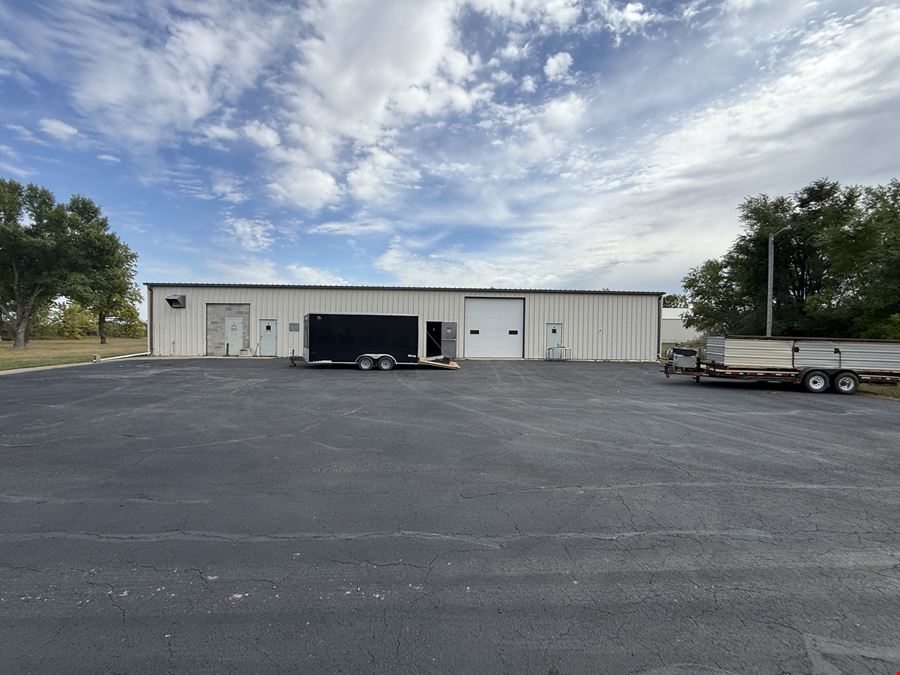 23,000+ SF Shop & Warehouse with Living Quarters | 10 Acres Near Fargo