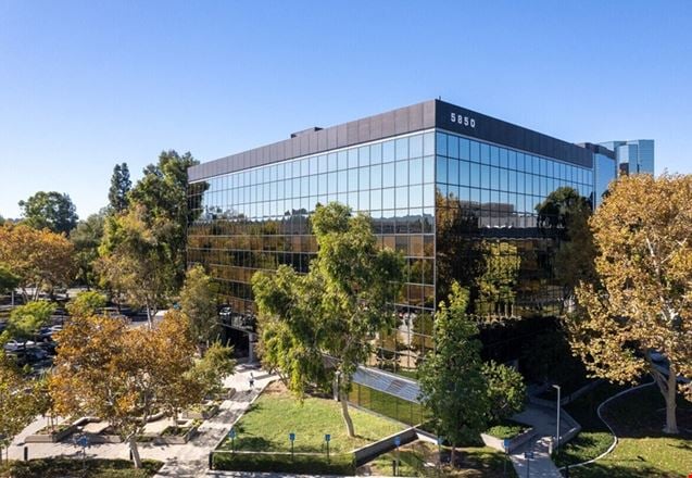 Preview of Coworking space for Rent at 5850 Canoga Avenue Suite 400
