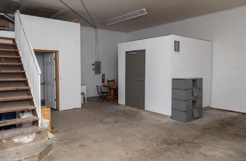 Industrial Heated Warehouse with Office