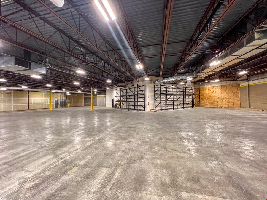 High-Visibility Retail, Showroom & Flex Space Near I-90