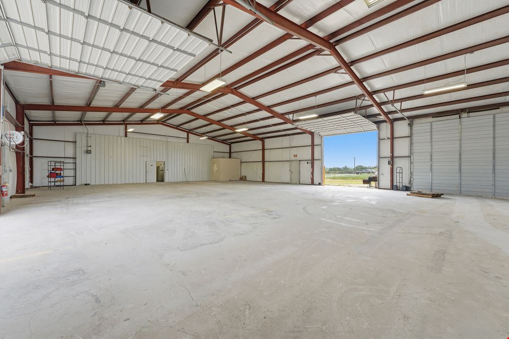 6,060 Drive Through Office/Shop on 6.33 Acres