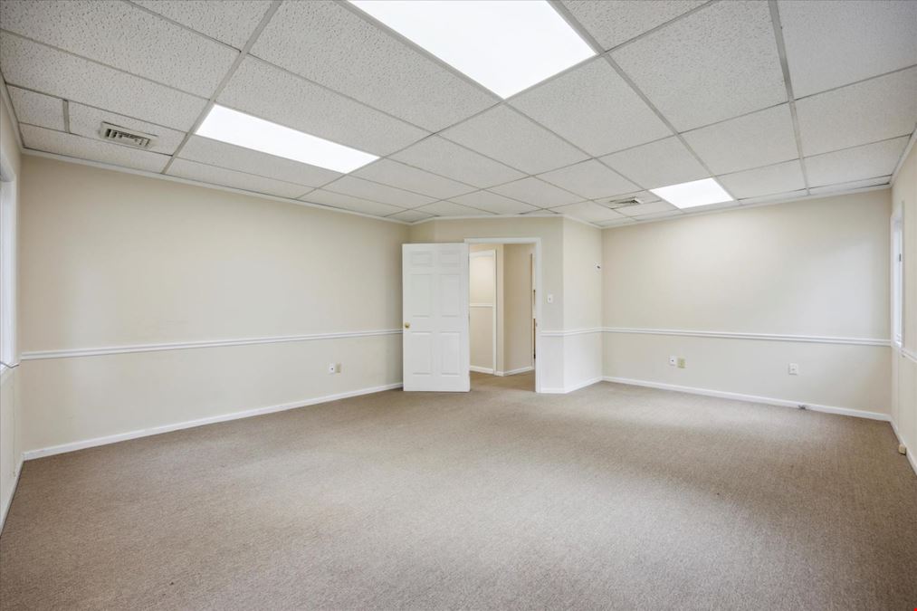 OFFICE | LEASE - 558 W Uwchlan Ave