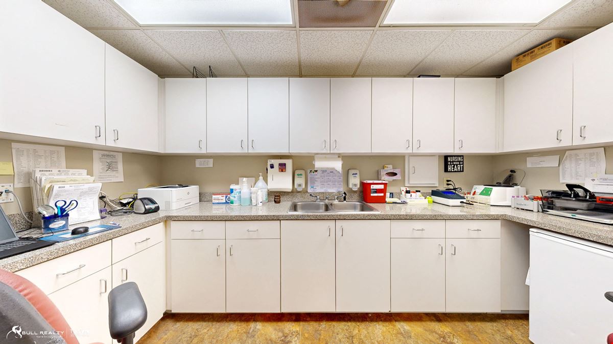 Free Standing Multipurpose Building | Former Medical Office | ±18,160 SF
