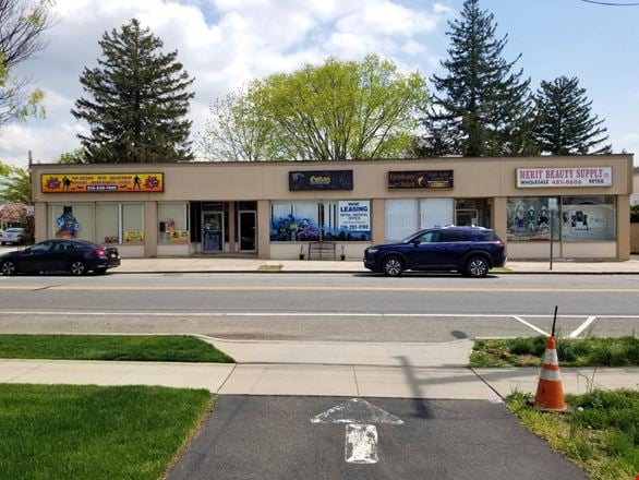Preview of Retail space for Rent at 558-560 Hempstead Ave