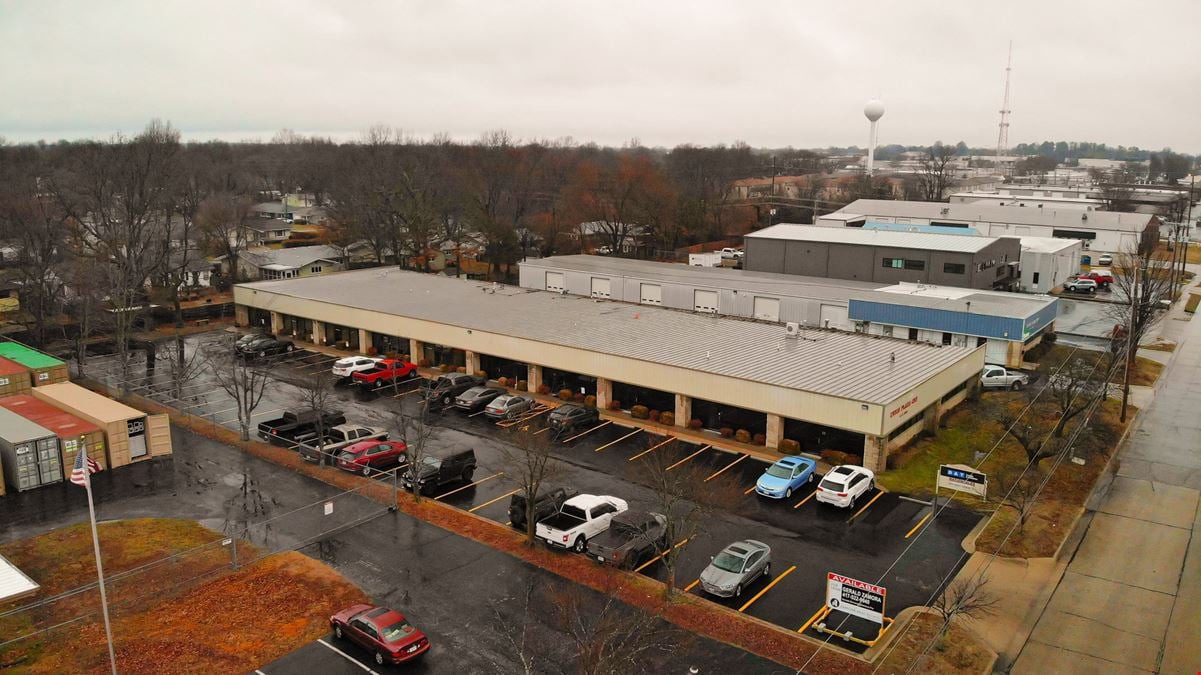 2,735' Office Space & Warehouse on Chestnut & Hwy 65