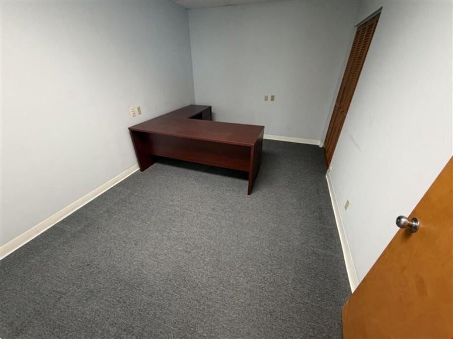 1397 SF Suite 305 E Professional and Medical Office Space