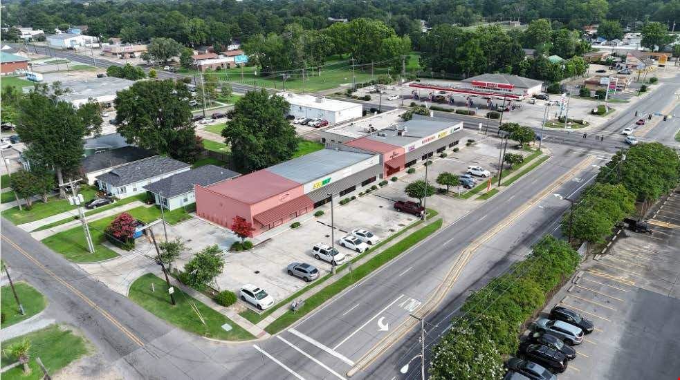 245 N. Acadian Thwy.