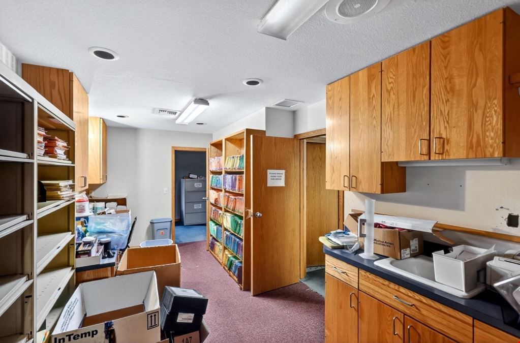 950 W. Ironwood Dr. #1