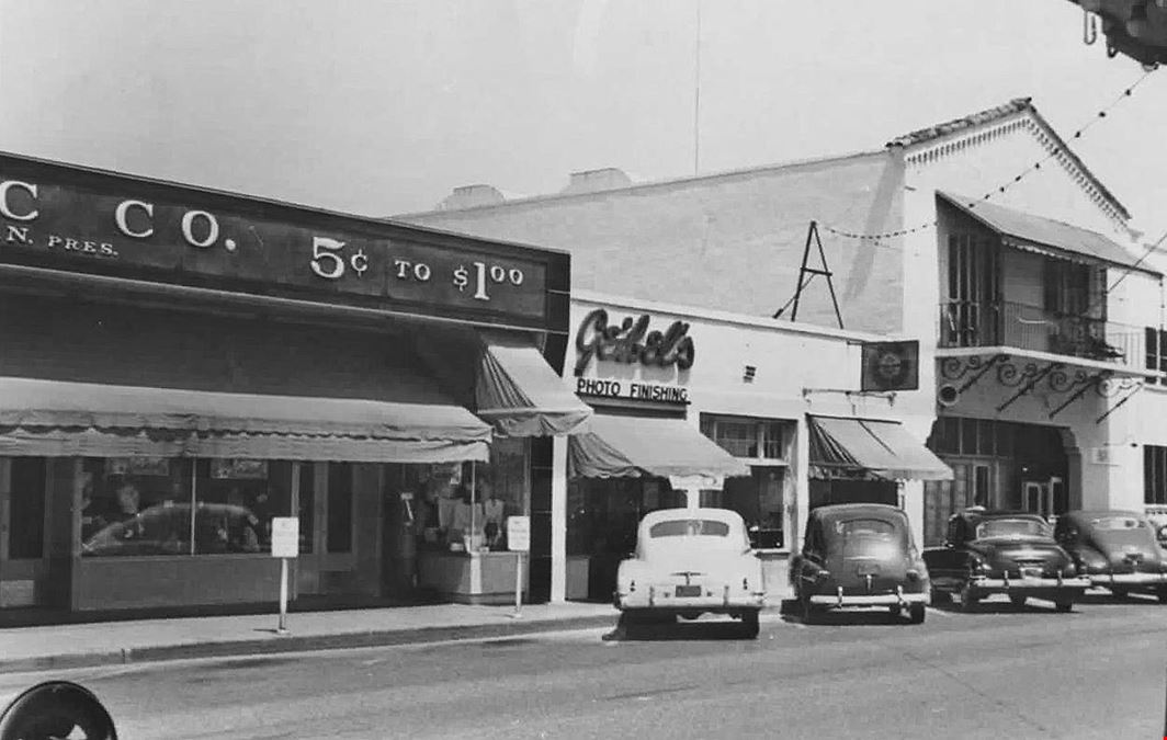 Vacant Beach Town Retail Storefront for Owner/User or Investor