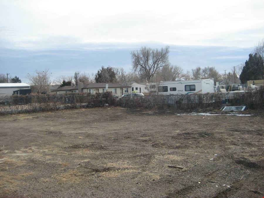 8,000 SF storage yard